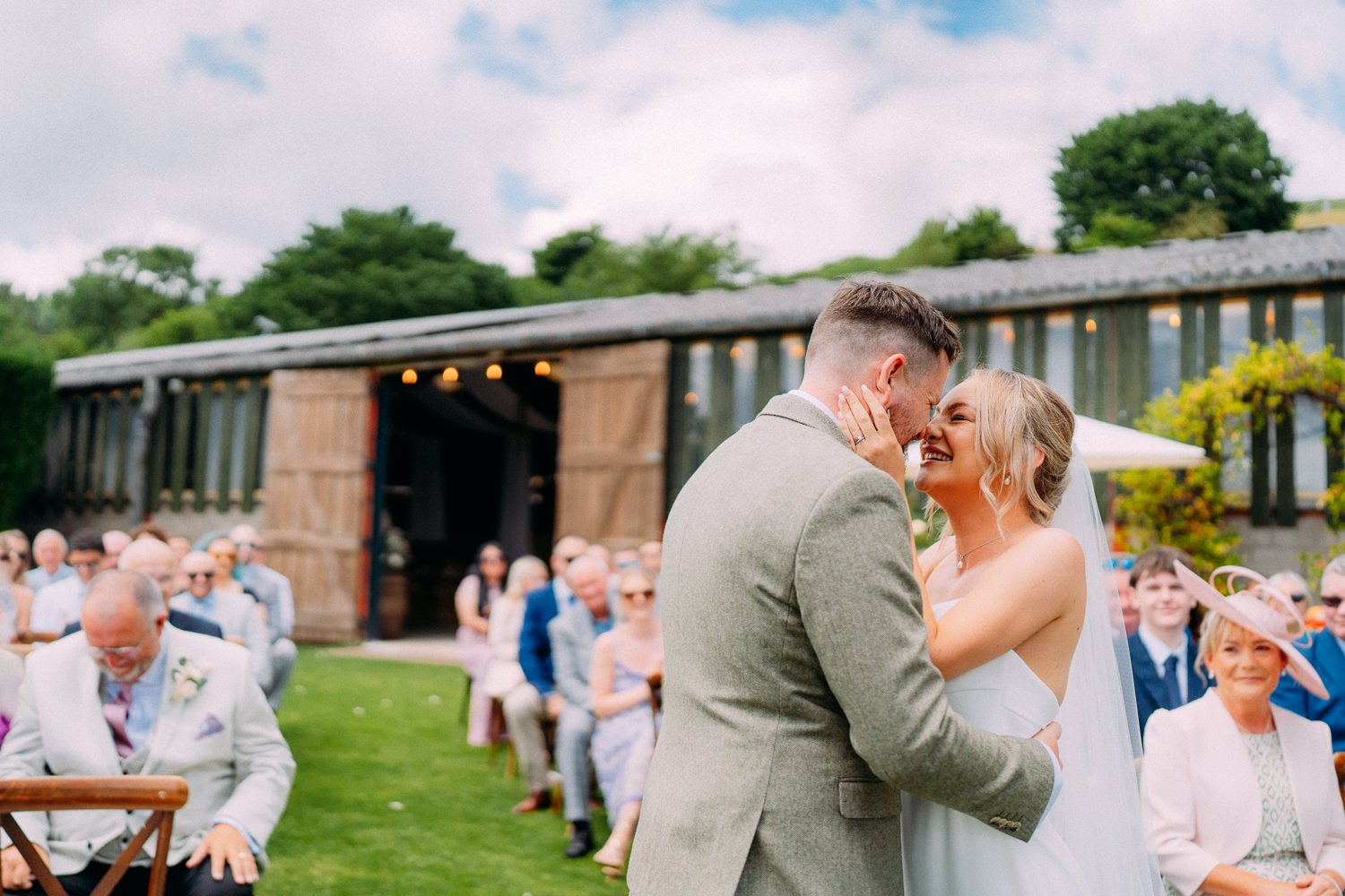 HUW SAM SUGARLOAF BARN WEDDING 010 HUW SAM SUGARLOAF BARN WEDDING 010